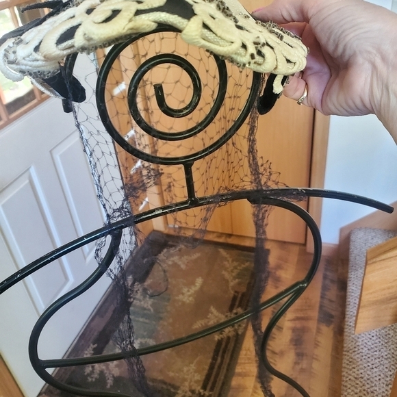 Famous Barr Co. Vintage Veiled Tie Hat - Picture 3 of 12